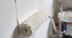 Grunt czy farba gruntująca na gładź? Wybierz idealny preparat podkładowy
