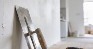 Jak położyć gładź gipsową: poradnik krok po kroku jak nakładać gładzie