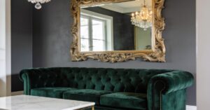 Styl glamour we wnętrzach: jak urządzić salon i nadać mu szyku